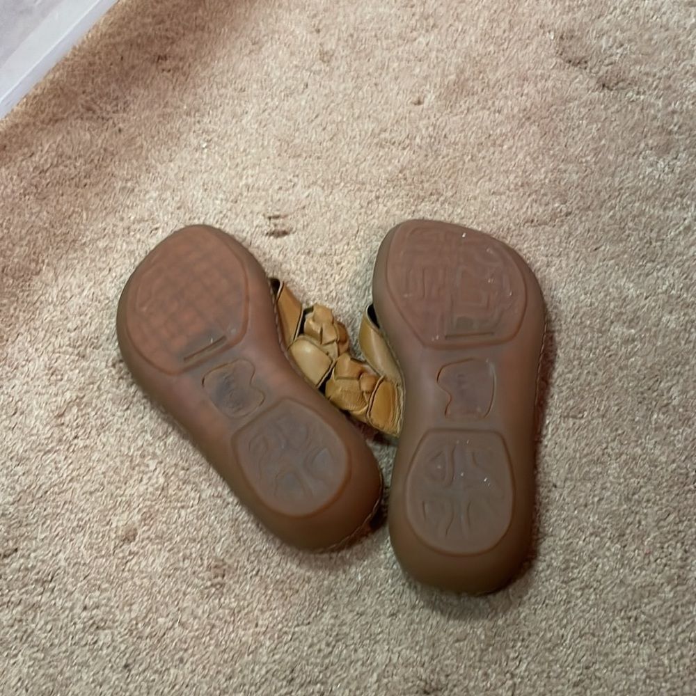 Tan sandals   - Picture 3 of 3